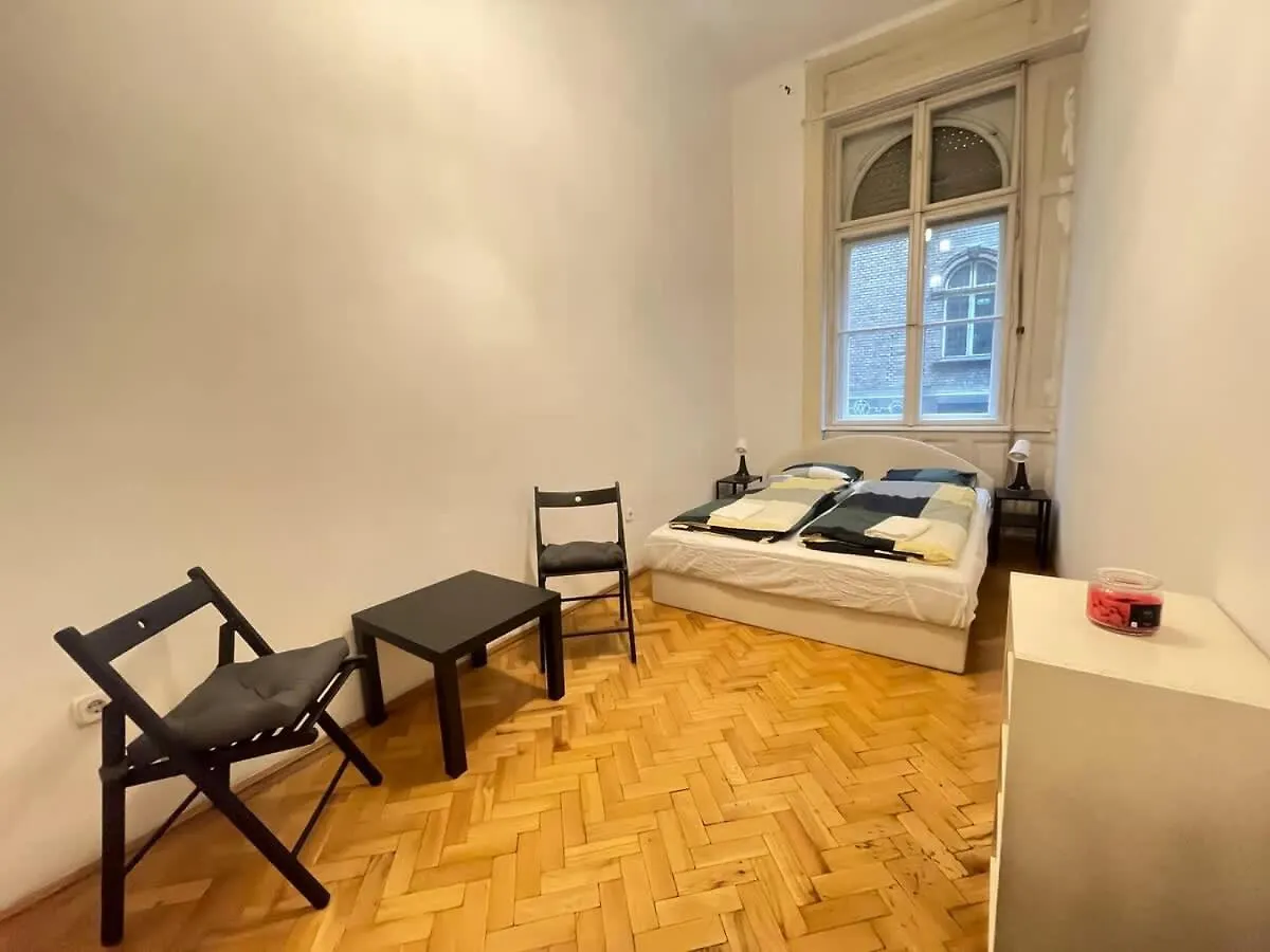 Apartamento Getaway Near Urania Budapest Hungría